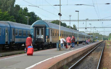 Újra járnak a vonatok a Budapest-Pécs vasútvonal teljes hosszán