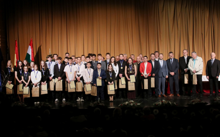 A kiváló ifjú sportolókat díjazták Dombóváron