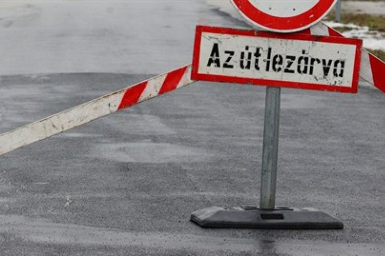Útépítés miatt nem lehet közlekedni a Petőfi utcában
