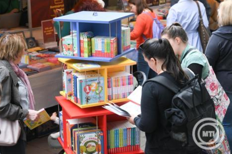 Megnyílt a 97. Ünnepi Könyvhét, Tarr Zoltán intézkedéseket jelentett be