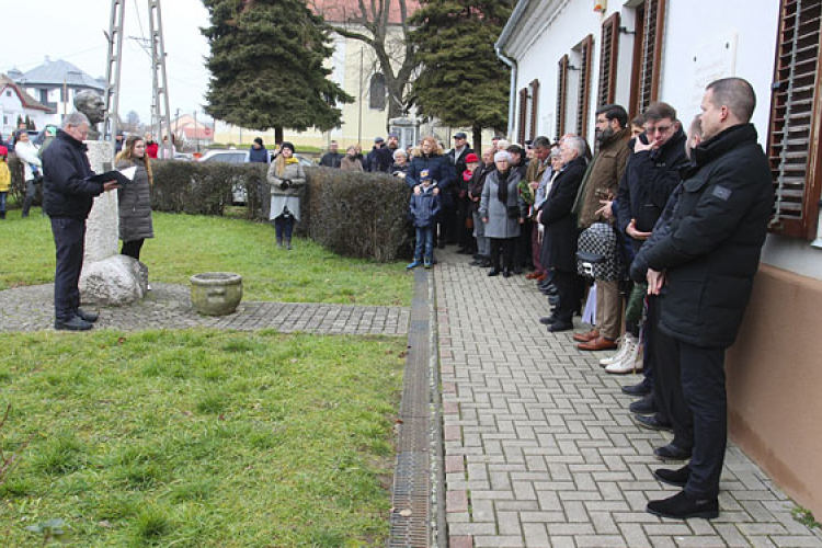 A 125 éve született Fekete Istvánra emlékeztek Göllében