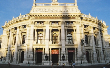 Nem fogadja el a budapesti Nemzeti Színház meghívását a bécsi Burgtheater