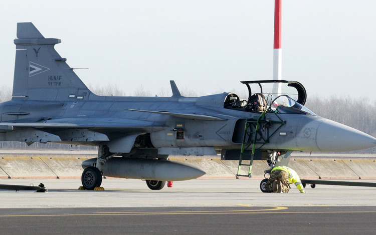 Több város felett gyakorlatoznak a Gripenek