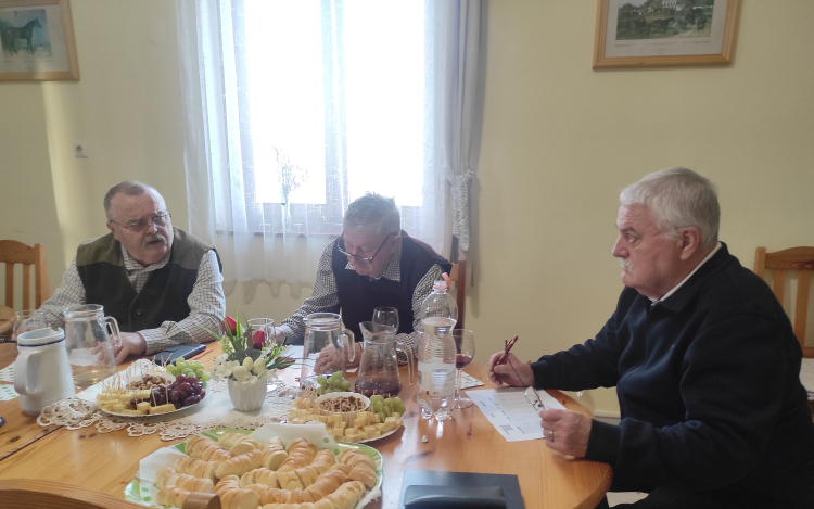 Bor- és pálinkaversenyt tartottak Várongon