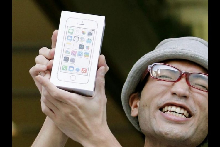Megkezdte új iPhone telefonjai árusítását az Apple