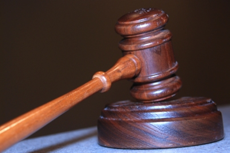 Diákoktól csalt ki több mint 9 milliót egy kecskeméti tanárnő