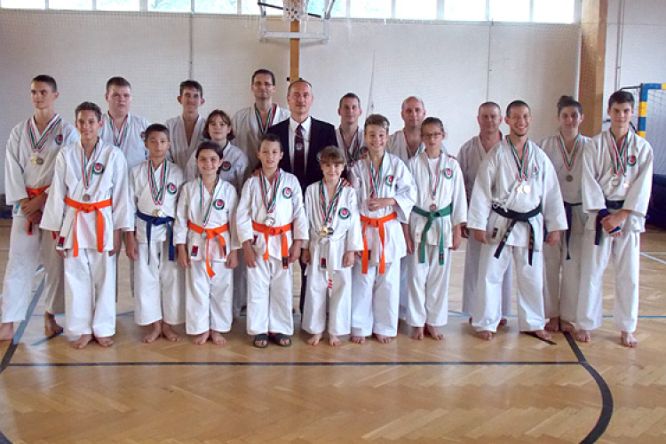 Hat magyar bajnoki címet szereztek a Karetesuli tagjai Szolnokon