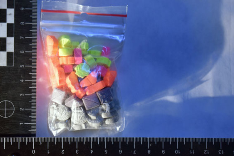 Drog az urnák között Tamásiban