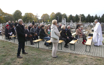 Szent Vendelre emlékeztek a göllei temető kápolnájánál