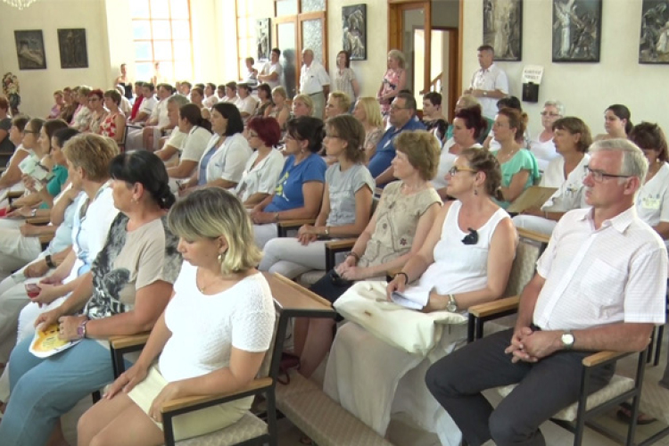 Odaadó munkájukért elismerés az orvosoknak és az ápolóknak